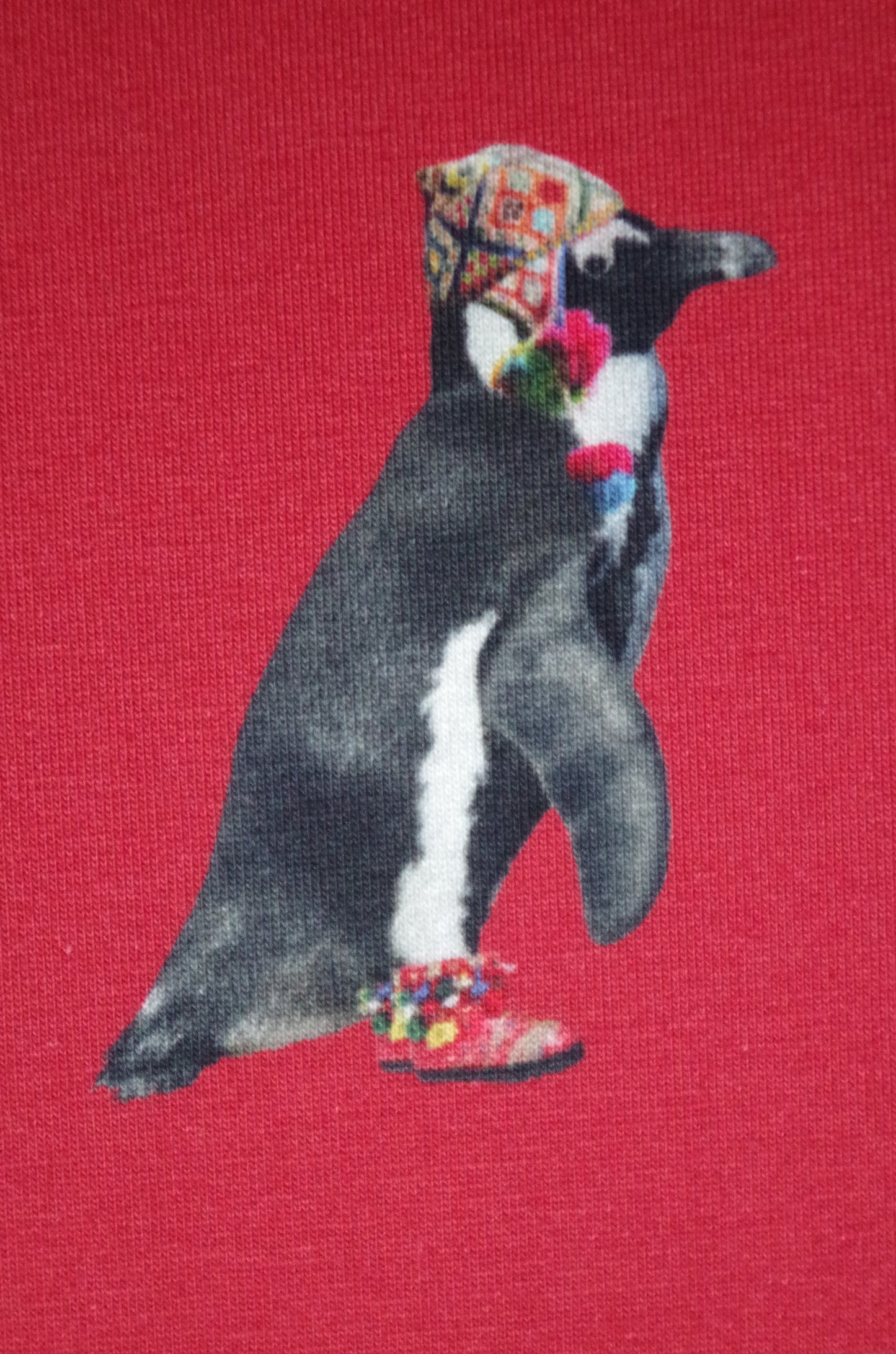 Panneau de tissu Stenzo 100 % coton Oeko-Tex - Pingouin Sherpa sur fond rouge - 152 x 119 cm