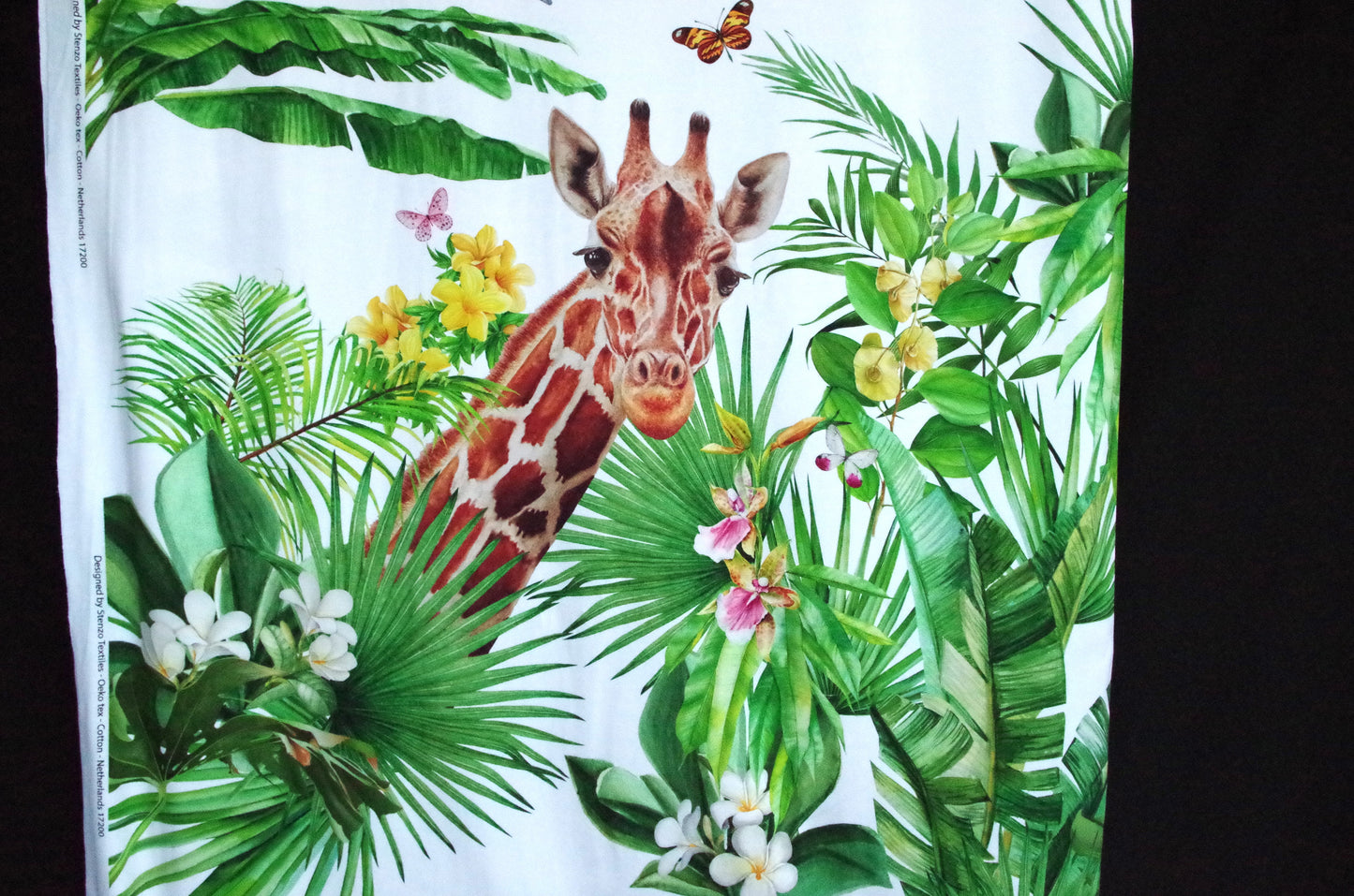Panneau de tissu Stenzo 100 % coton Oeko-Tex - Girafe dans des feuilles sur fond blanc - 152 x 119 cm