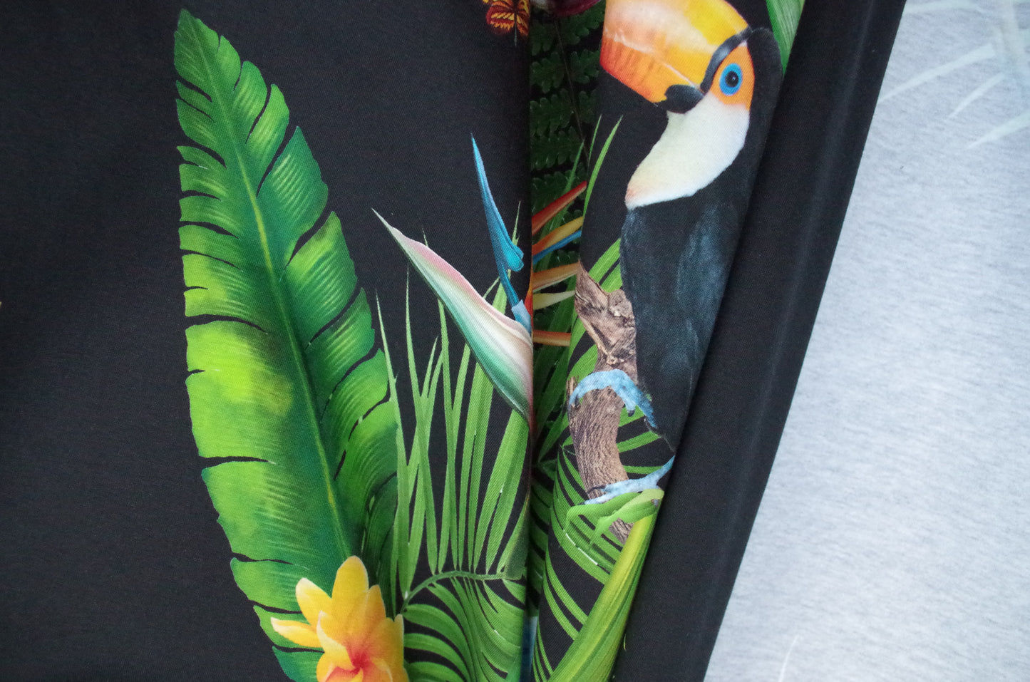 Panneau de tissu Stenzo 100 % coton Oeko-Tex - Oiseaux tropicaux sur fond noir - 152 x 119 cm